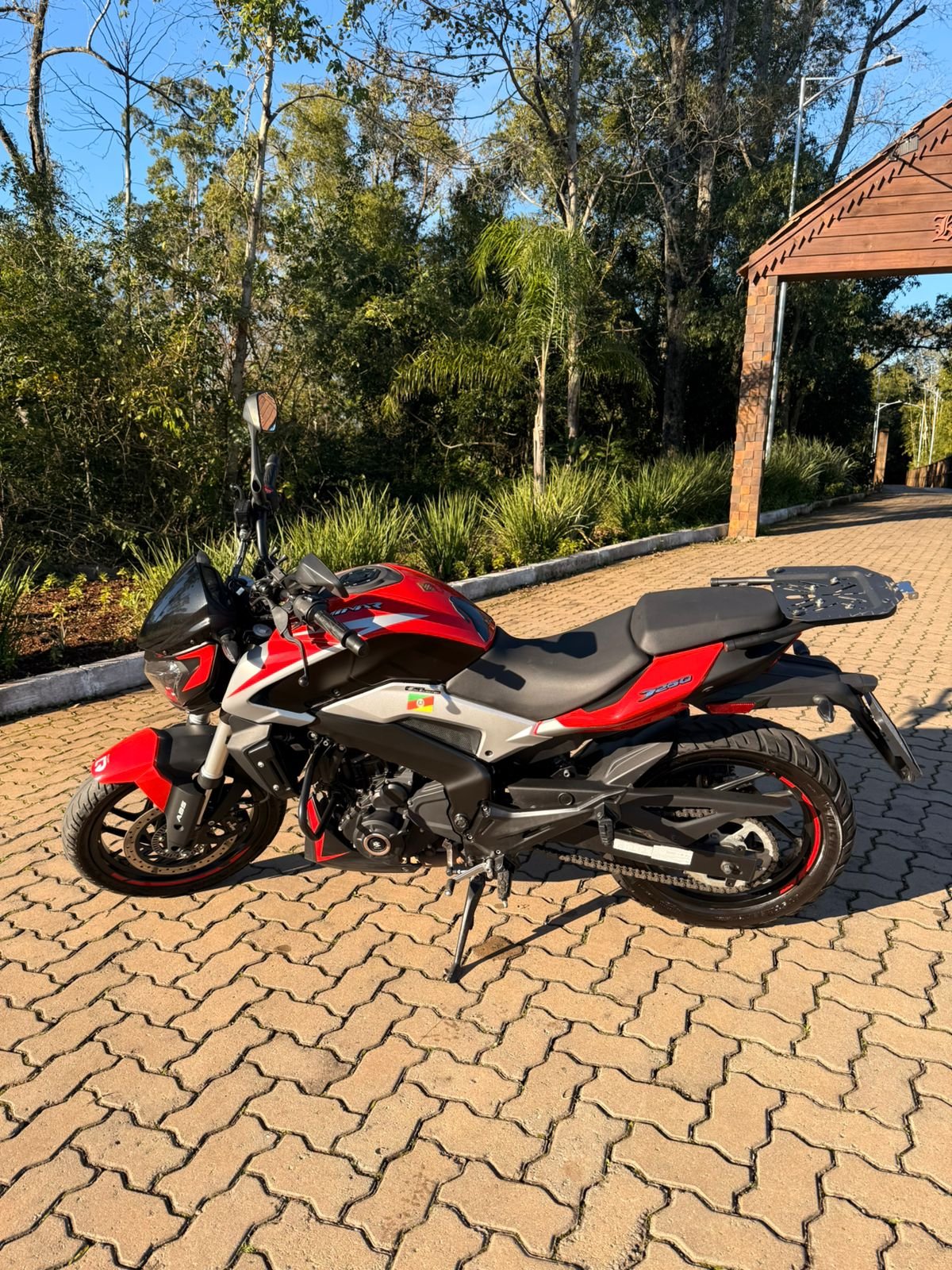 BAJAJ DOMINAR 250 2025 - Imagem 2